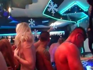 Libidinoso estrellas porno tomar pollas en la discoteca