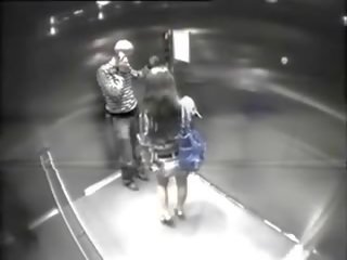 คนแปลกหน้า fucks สาว ใน elevator